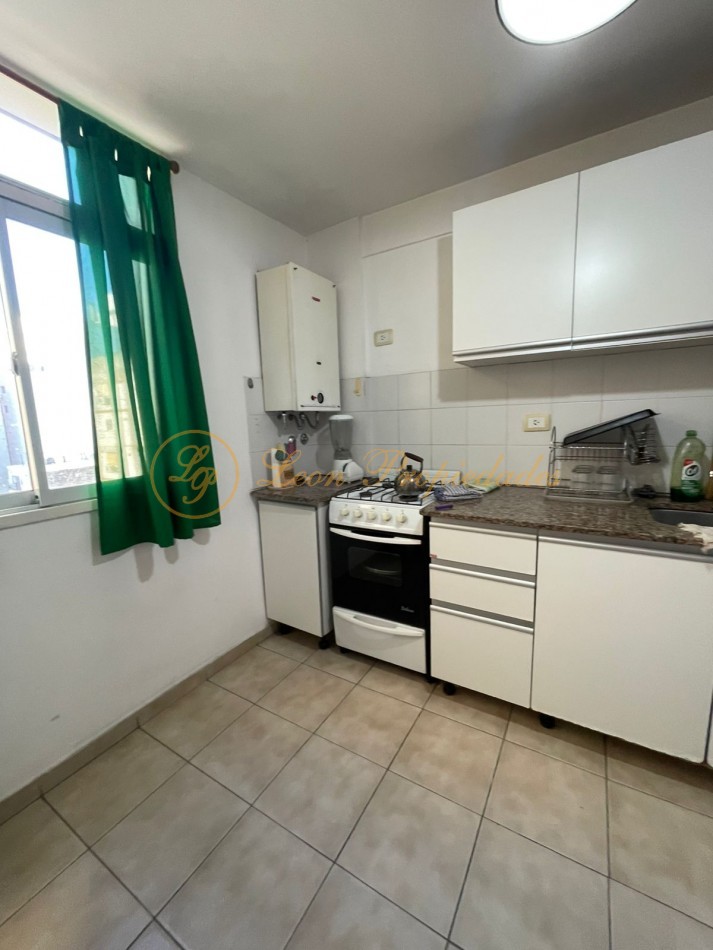 Zeballos y Mitre (amplio con balcon al frente)